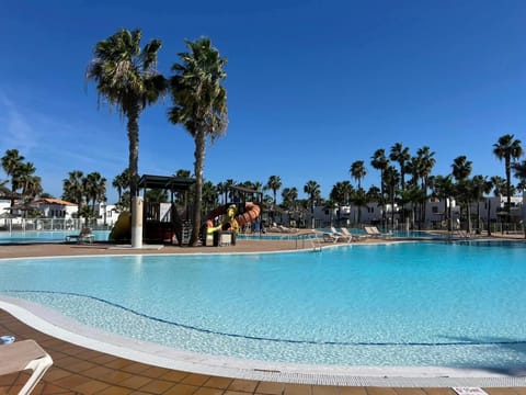 Pool view, Swimming pool, sunbed