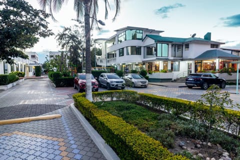 Property building, Day, Garden view, Street view, Parking