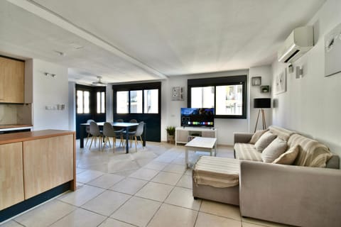 TV and multimedia, Living room, Dining area