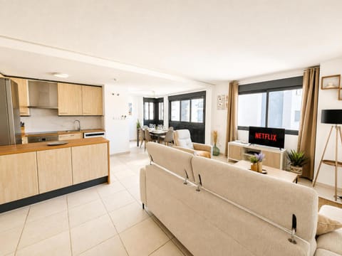 Patio, TV and multimedia, Balcony/Terrace, Living room, Lounge or bar, Seating area, dishwasher, internet, kitchen, air conditioner