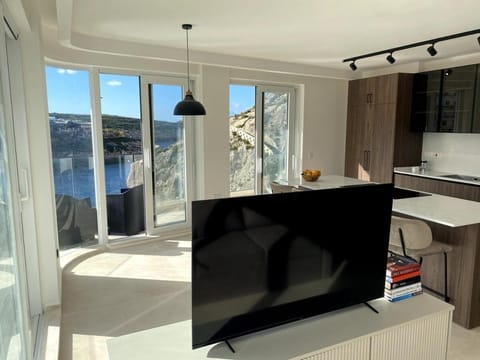 Water's Edge Suite Xlendi with Direct Sea Access Apartment in Munxar