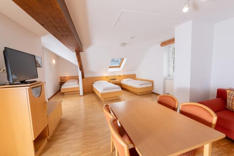 Warsberger Weinhof - Hotel & Weinwirtschaft Bed and Breakfast in Trier-Saarburg