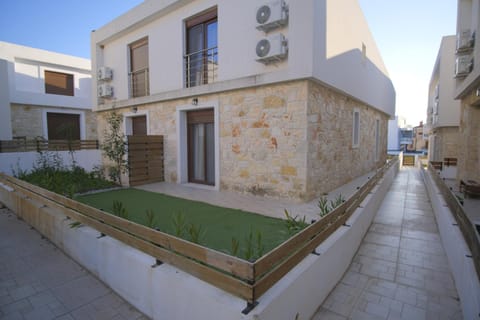 Property building, Balcony/Terrace, Garden view