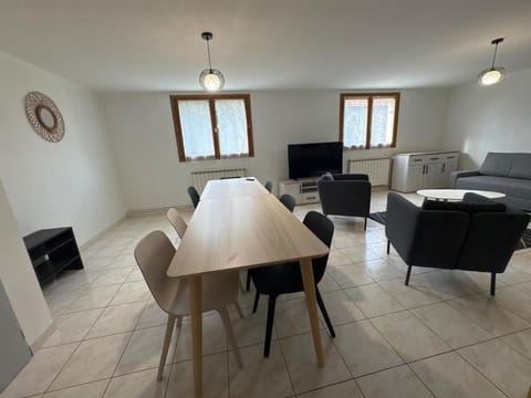 130m T4 garden and car parks - Stade-Eurexpo-Lyon Apartment in Auvergne-Rhône-Alpes