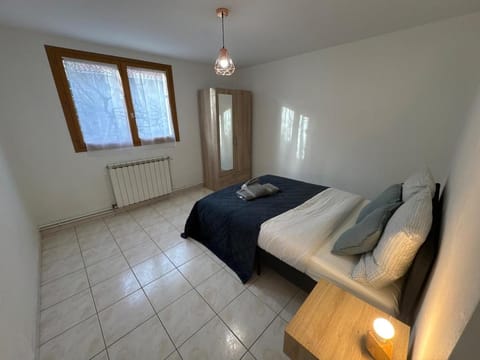 130m T4 garden and car parks - Stade-Eurexpo-Lyon Apartment in Auvergne-Rhône-Alpes