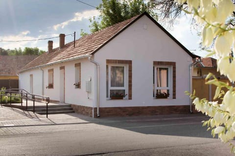 Property building, Facade/entrance, People, Street view, Family