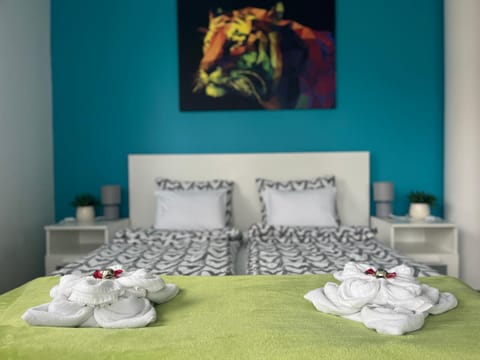 Bed, Living room, Photo of the whole room, Bedroom, towels