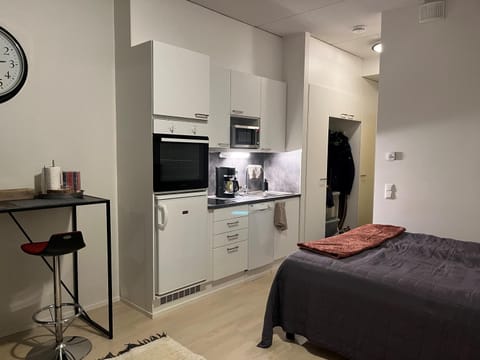 Bed, Coffee/tea facilities, Kitchen or kitchenette, Dining area, microwave, oven