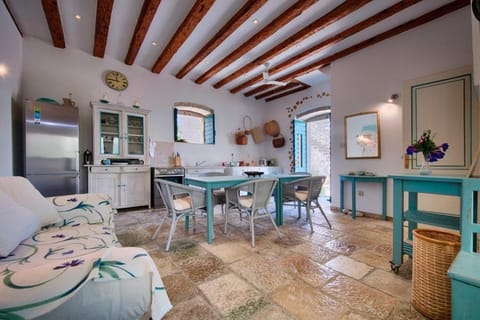 Turquoise House Kut House in Vis