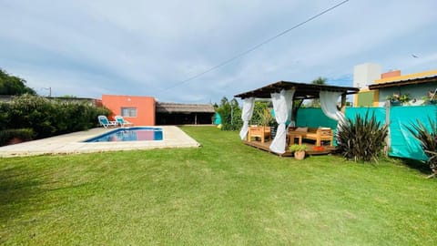 Property building, Garden, Pool view, Swimming pool