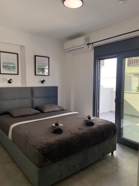 Bed, Photo of the whole room, Bedroom, air conditioner