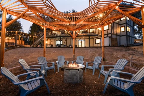 Greystone Manor- HUGE home with sleeping for 21 House in Sierra Nevada