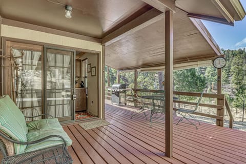 1 Mi to Downtown Ruidoso Peaceful Forested Cabin! Cabin in Ruidoso