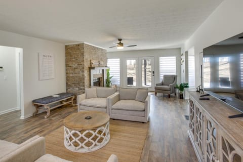 Private Deck and Game Room Portland Group Getaway House in Tennessee