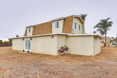 Patio and Workspace Peaceful Riverside Retreat! Apartment in Riverside