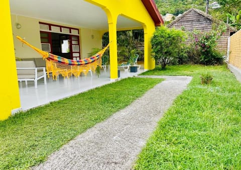 Property building, Patio, Day, Natural landscape, Garden, Garden view