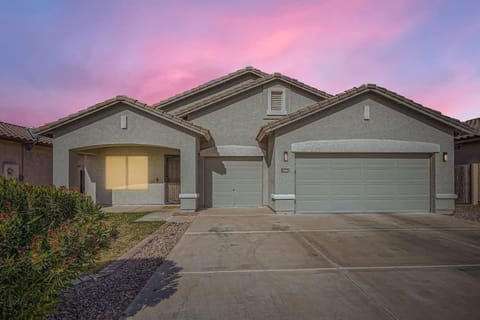 Whitton House - Hot Tub - Fire Pit - Pets OK House in Litchfield Park