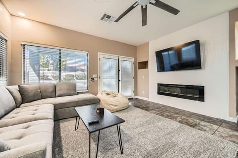 Whitton House - Hot Tub - Fire Pit - Pets OK House in Litchfield Park