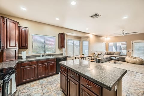 Whitton House - Hot Tub - Fire Pit - Pets OK House in Litchfield Park