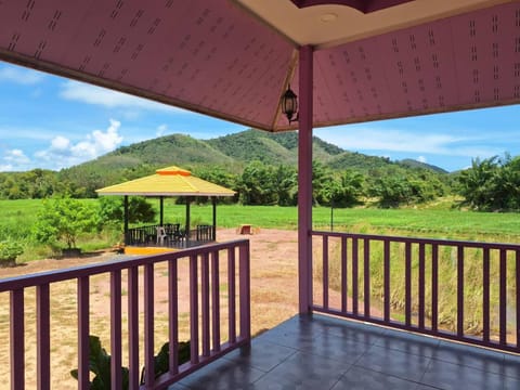 ทุ่งนา รีสอร์ท Rice Field Resort Hotel in Krabi Changwat