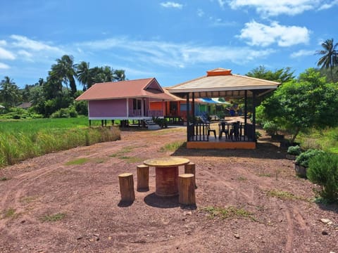 ทุ่งนา รีสอร์ท Rice Field Resort Hotel in Krabi Changwat