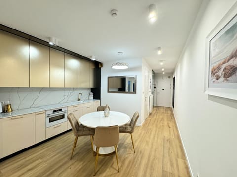 TV and multimedia, Kitchen or kitchenette, Living room, Seating area, Dining area, minibar, oven, pet friendly, stove