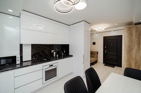 Kitchen or kitchenette, Living room, Seating area, Dining area, oven, stove