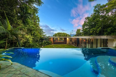 Property building, Natural landscape, Garden, Garden view, Swimming pool, Swimming pool, sunbed