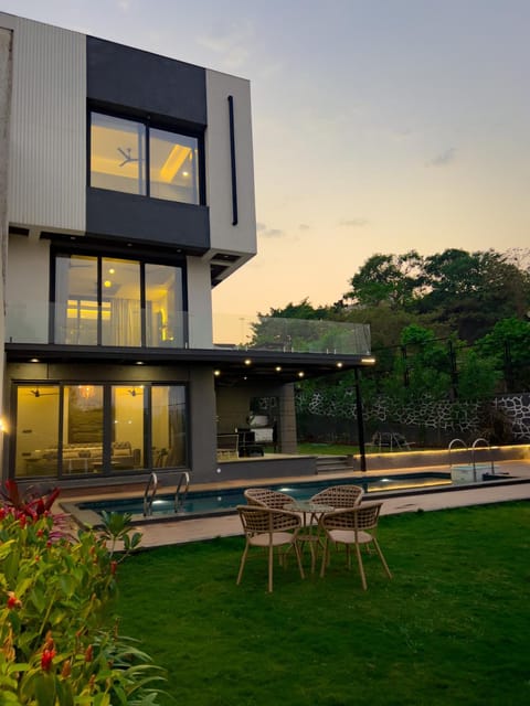Property building, Garden, Garden view, Swimming pool