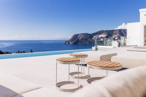 Natural landscape, View (from property/room), Balcony/Terrace, Pool view, Sea view, Swimming pool, sunbed