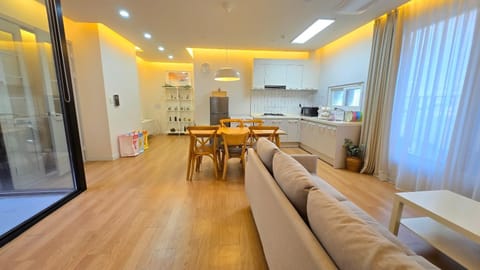 Kitchen or kitchenette, Living room