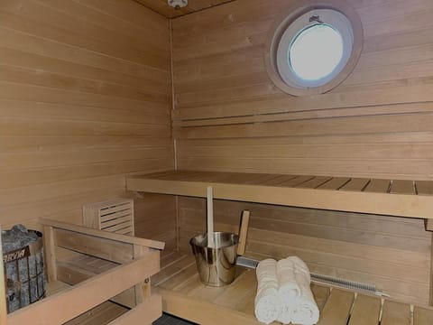 3BR w balconies and private sauna Apartment in Helsinki