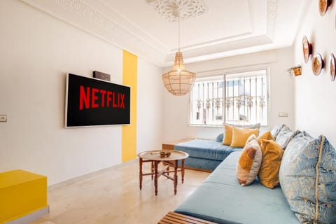 TV and multimedia, Living room, Seating area, Evening entertainment