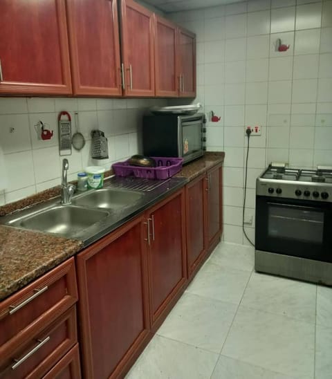 غرف مفروشة للبنات فقط Room for Ladies only Vacation rental in Abu Dhabi