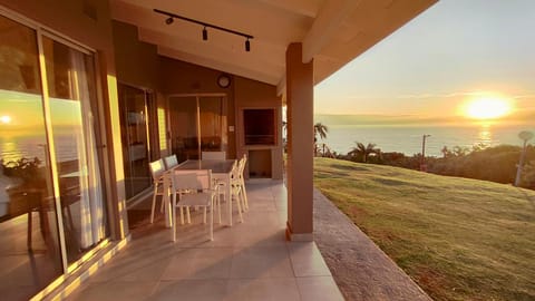 Patio, Day, Natural landscape, View (from property/room), Balcony/Terrace, Sea view, Sunrise