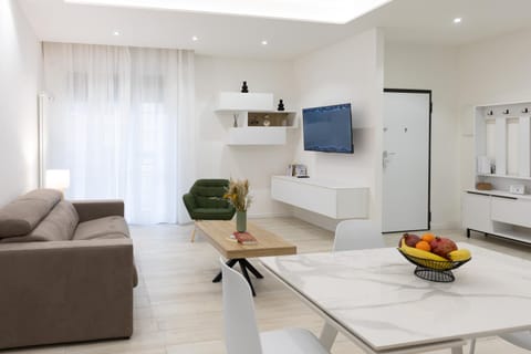 TV and multimedia, Living room, Dining area
