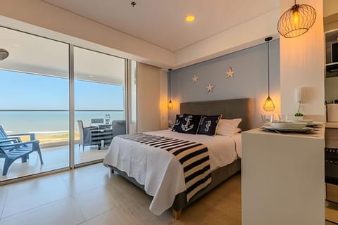 Bed, View (from property/room), Balcony/Terrace, Living room, Photo of the whole room, Seating area, Bedroom, Sea view