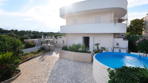 Property building, Day, Garden, View (from property/room), Balcony/Terrace, Garden view, Pool view, Swimming pool