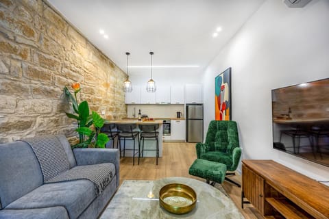 Kitchen or kitchenette, Seating area