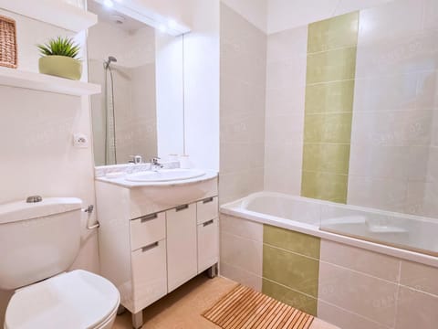 Toilet, Bathroom, Bath, hair dryier