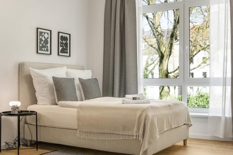 Bed, Living room