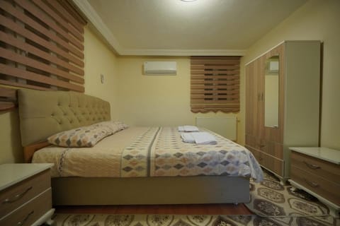 Bed, Bedroom, wardrobe, air conditioner