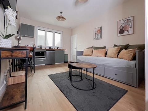 Communal lounge/ TV room, Kitchen or kitchenette, Living room
