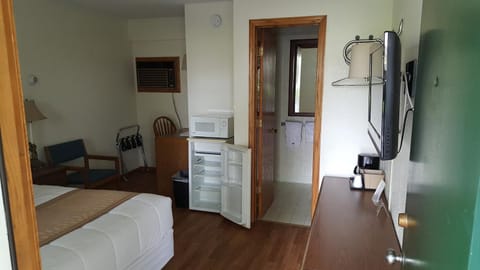 Budget Host Inn Motel in Detroit Lakes