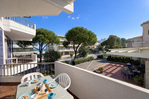 Property building, View (from property/room), Balcony/Terrace, Dining area