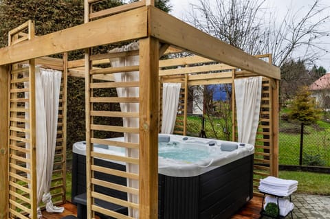 Property building, Day, Natural landscape, Garden, Hot Tub, Hot Tub