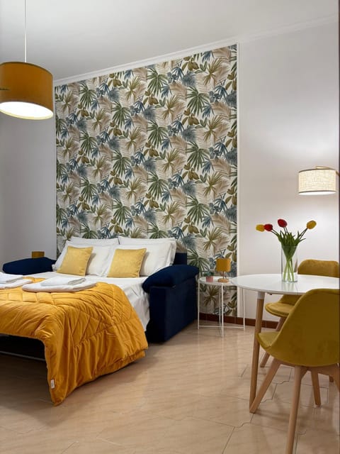 Bed, Living room, Photo of the whole room, Seating area, Bedroom