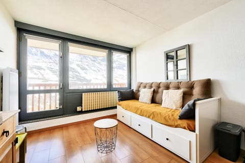 Bed, kitchen