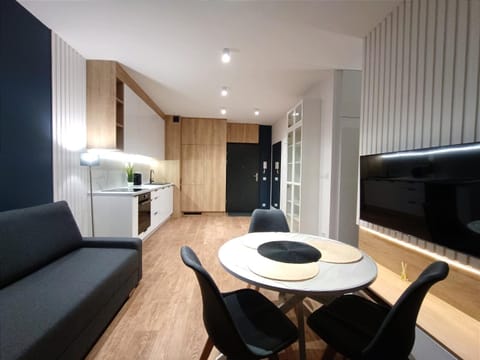 TV and multimedia, Kitchen or kitchenette, Photo of the whole room, Seating area, Dining area, oven