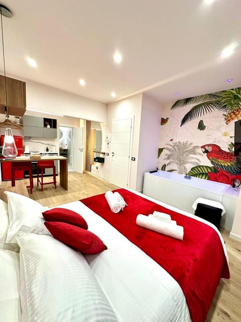 Hot Tub, Bathroom, Bedroom, kitchen